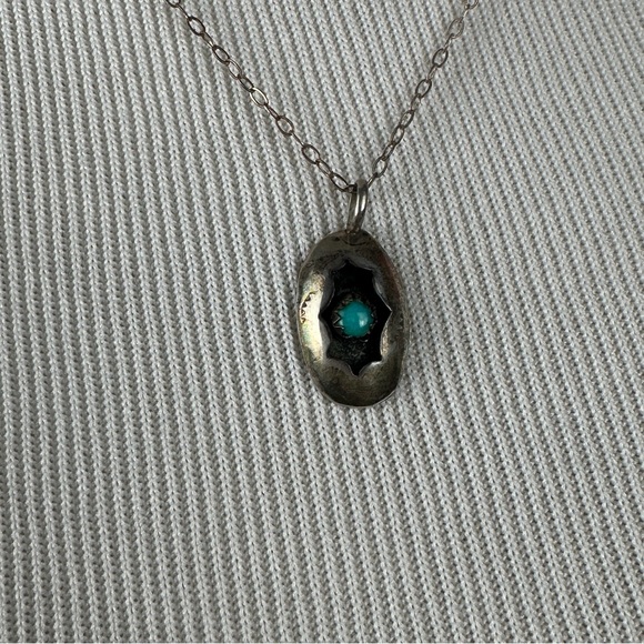 Vintage Native American sterling silver pendant with turquoise stone oval - Picture 3 of 7
